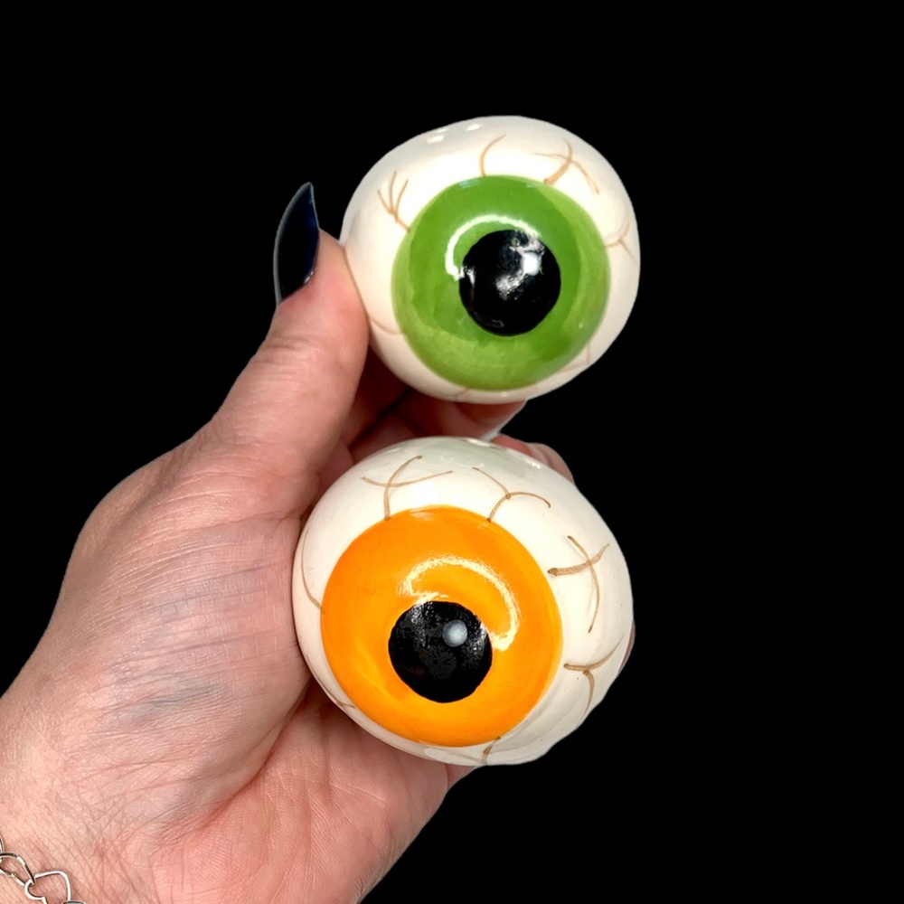 Halloween eyeball salt & pepper shakers
